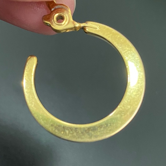 Vintage MONET Gold-tone Clip On Hoop Earrings 8g - Picture 10 of 12